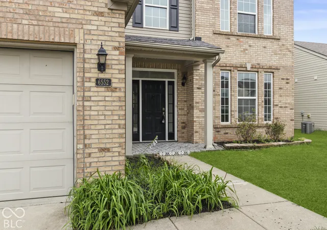 Photo 2 of Single family home for sale at 6552 Amherst Way, Zionsville, IN 46077 | MLS# 22128487 | Listing updated on 2026-10-05