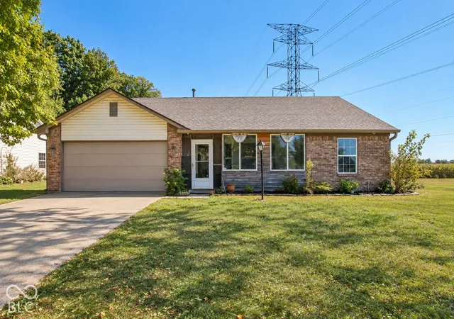 Photo 1 of Sale Pending at 1421 Wilford Ln, Indianapolis, IN 46229 | MLS# 22128490 | Listing updated on 2026-10-04