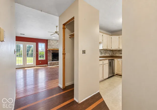 Photo 4 of Sale Pending at 1421 Wilford Ln, Indianapolis, IN 46229 | MLS# 22128490 | Listing updated on 2026-10-04