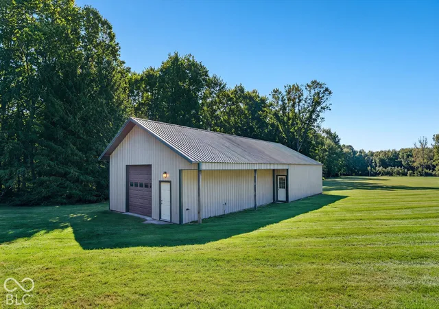 Photo 3 of Single family home for sale at 1272 Centerwood Dr, Martinsville, IN 46151 | MLS# 22128500 | Listing updated on 2026-10-08