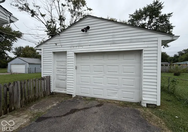 Photo 3 of Single family home for sale at 2528 S 23rd Street, New Castle, IN 47362 | MLS# 22128507 | Listing updated on 2026-09-29