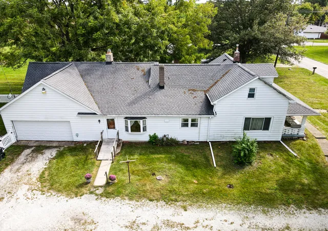 Photo 3 of Single family home for sale at 5538 W 300 South, New Palestine, IN 46163 | MLS# 22128511 | Listing updated on 2026-10-03