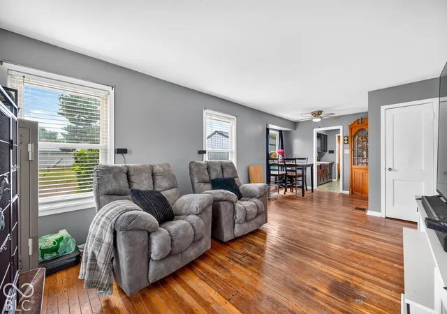 Photo 2 of Single family home for sale at 1302 Court, Columbus, IN 47201 | MLS# 22128518 | Listing updated on 2026-09-30