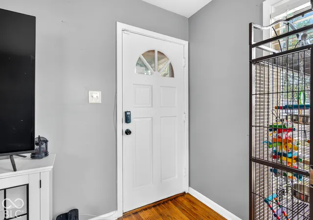 Photo 3 of Single family home for sale at 1302 Court, Columbus, IN 47201 | MLS# 22128518 | Listing updated on 2026-09-30