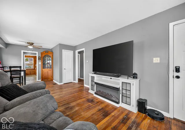 Photo 3 of Single family home for sale at 1302 Court, Columbus, IN 47201 | MLS# 22128518 | Listing updated on 2026-09-30