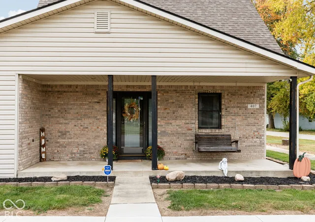 Photo 3 of Sale Pending at 407 Walnut St, Frankton, IN 46044 | MLS# 22128527 | Listing updated on 2026-10-04