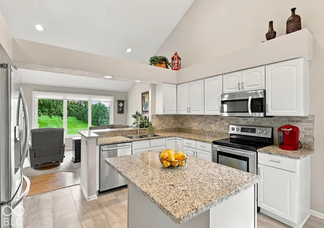 Photo 3 of Single family home for sale at 7342 Pymbroke Dr, Fishers, IN 46038 | MLS# 22128532 | Listing updated on 2026-10-01