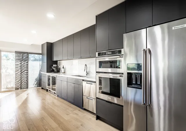 Photo 3 of Condo for sale at 25 E 40th Street #5A, Indianapolis, IN 46205 | MLS# 22128533 | Listing updated on 2026-10-09