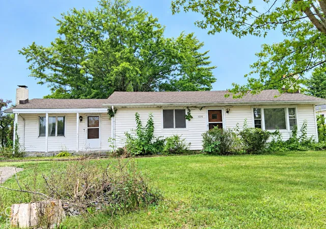Photo 2 of Sale Pending at 3226 S Memorial Dr, New Castle, IN 47362 | MLS# 22128536 | Listing updated on 2026-10-02