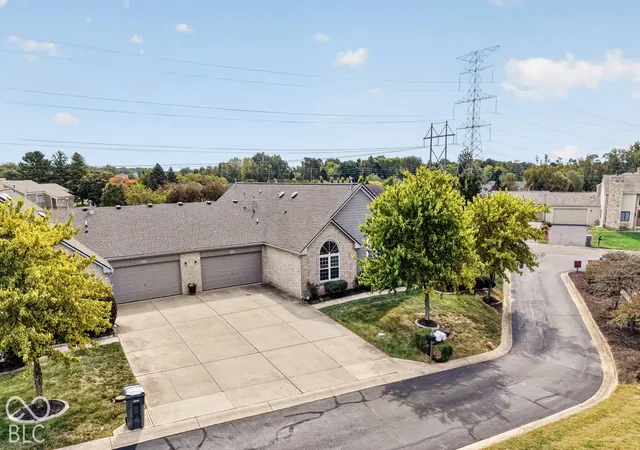Condo for sale at 5771 Quail Xing Dr, Indianapolis, IN 46237 | MLS# 22128539