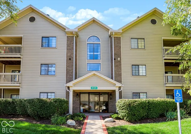 Condo for sale at 8720 Yardley Ct #200, Indianapolis, IN 46268 | MLS# 22128547