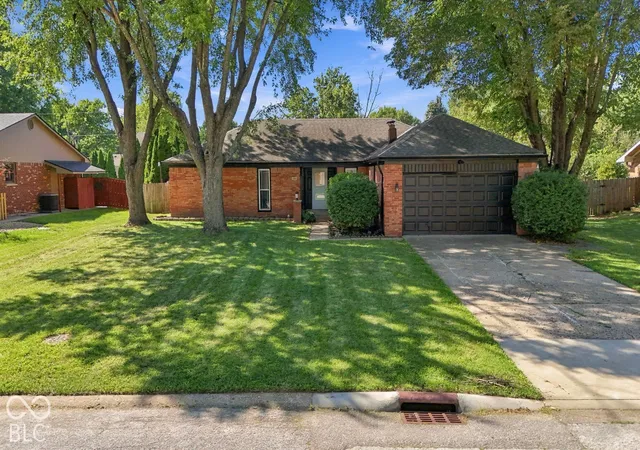 Photo 2 of Single family home for sale at 730 Colonial Way, Greenwood, IN 46142 | MLS# 22128554 | Listing updated on 2026-09-30