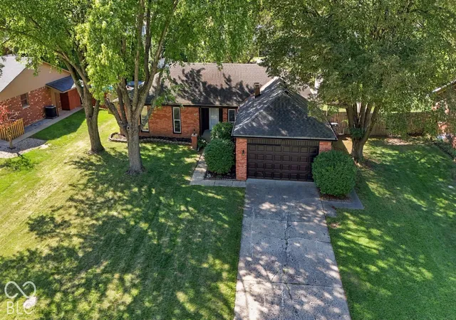 Photo 3 of Single family home for sale at 730 Colonial Way, Greenwood, IN 46142 | MLS# 22128554 | Listing updated on 2026-09-30