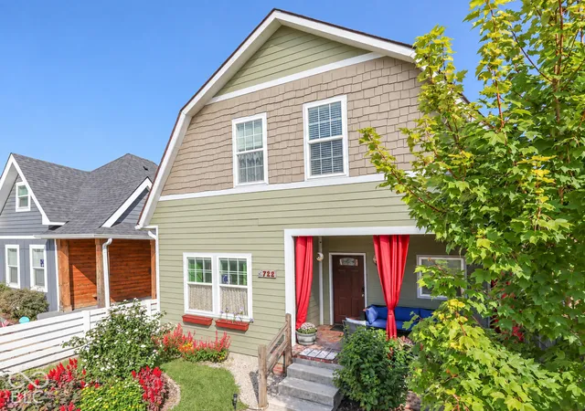 Photo 2 of Single family home for sale at 722 Terrace Ave, Indianapolis, IN 46203 | MLS# 22128565 | Listing updated on 2026-10-01