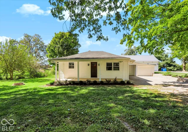 Photo 3 of Single family home for sale at 3384 Mullinix, Greenwood, IN 46143 | MLS# 22128566 | Listing updated on 2026-10-01