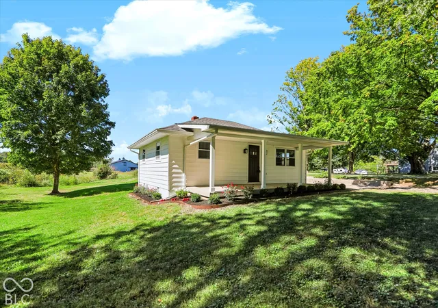 Photo 3 of Single family home for sale at 3384 Mullinix, Greenwood, IN 46143 | MLS# 22128566 | Listing updated on 2026-10-01