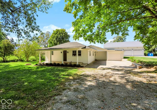 Photo 1 of Single family home for sale at 3384 Mullinix, Greenwood, IN 46143 | MLS# 22128566 | Listing updated on 2026-10-01