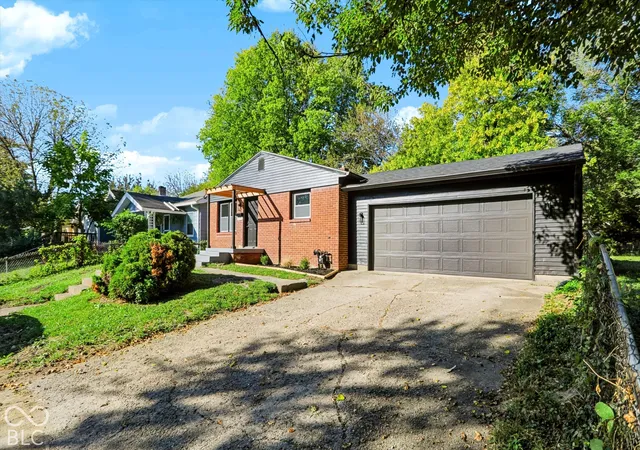 Photo 1 of Single family home for sale at 2176 N Dexter St, Indianapolis, IN 46202 | MLS# 22128574 | Listing updated on 2026-10-03