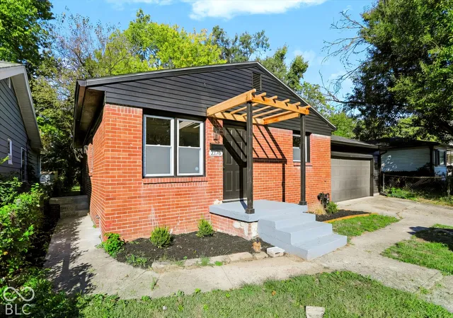 Photo 2 of Single family home for sale at 2176 N Dexter St, Indianapolis, IN 46202 | MLS# 22128574 | Listing updated on 2026-10-03