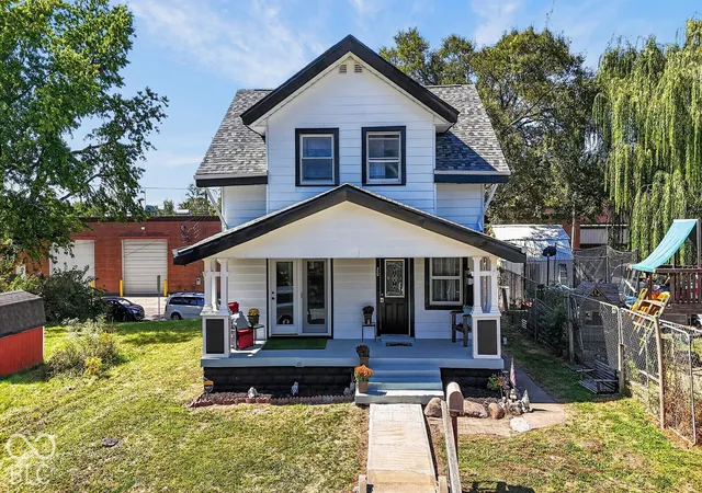 Photo 2 of Single family home for sale at 20 Woodland Dr, Indianapolis, IN 46201 | MLS# 22128579 | Listing updated on 2026-10-05