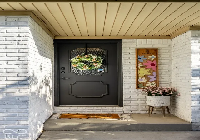 Photo 2 of Single family home for sale at 5526 Riva Ridge Dr, Indianapolis, IN 46237 | MLS# 22128582 | Listing updated on 2026-10-08