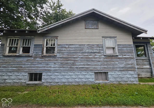 Photo 2 of Single family home for sale at 1007 E 30th Street, Anderson, IN 46016 | MLS# 22128583 | Listing updated on 2026-09-29