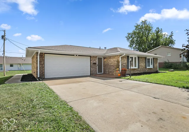 Photo 1 of Single family home for sale at 209 Pinedale Dr, Whiteland, IN 46184 | MLS# 22128584 | Listing updated on 2026-10-10