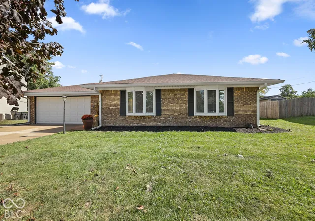 Photo 2 of Single family home for sale at 209 Pinedale Dr, Whiteland, IN 46184 | MLS# 22128584 | Listing updated on 2026-10-10