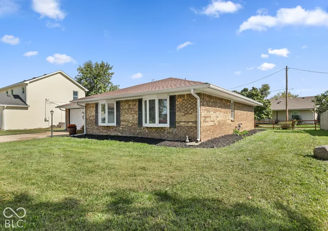 Photo 3 of Single family home for sale at 209 Pinedale Dr, Whiteland, IN 46184 | MLS# 22128584 | Listing updated on 2026-10-10