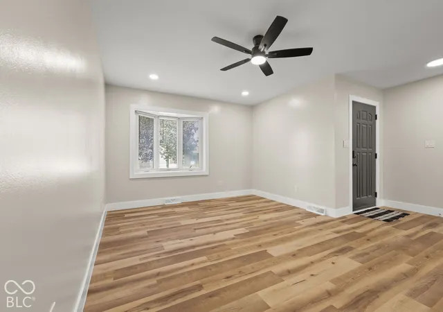 Photo 3 of Single family home for sale at 209 Pinedale Dr, Whiteland, IN 46184 | MLS# 22128584 | Listing updated on 2026-10-10