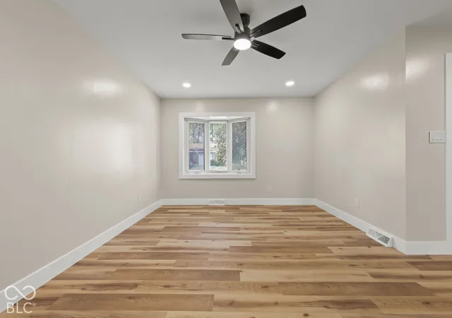 Photo 4 of Single family home for sale at 209 Pinedale Dr, Whiteland, IN 46184 | MLS# 22128584 | Listing updated on 2026-10-10