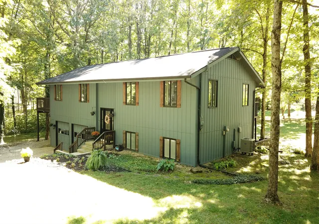 Photo 1 of Single family home for sale at 6534 Lake Forest Dr, Avon, IN 46123 | MLS# 22128587 | Listing updated on 2026-09-30