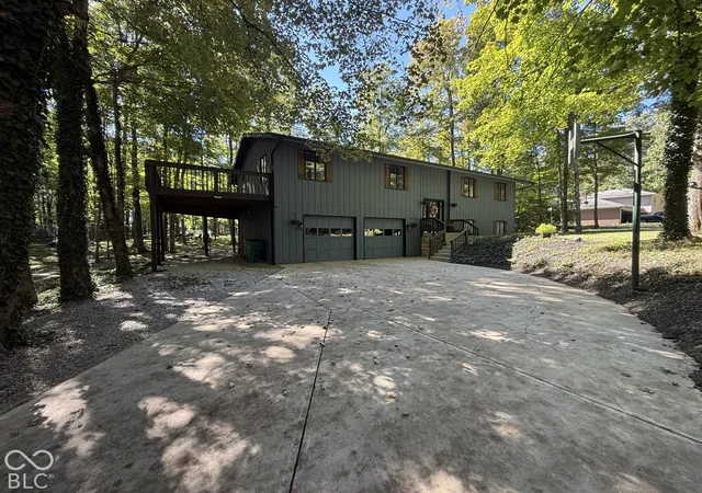 Photo 3 of Single family home for sale at 6534 Lake Forest Dr, Avon, IN 46123 | MLS# 22128587 | Listing updated on 2026-09-30