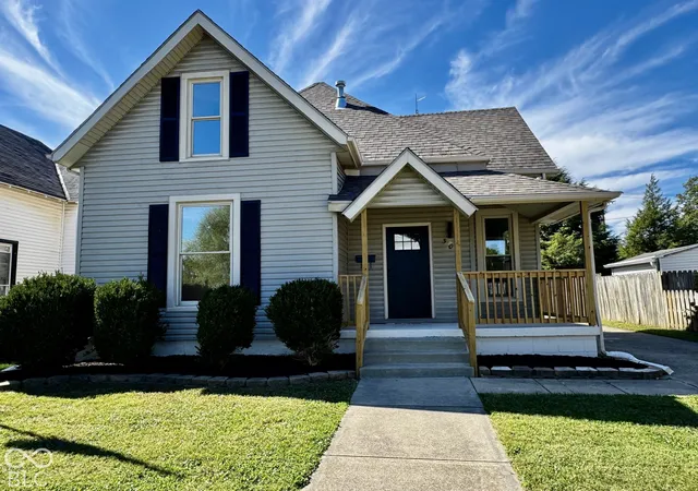 Photo 2 of Single family home for sale at 307 Meadow Ave, Crawfordsville, IN 47933 | MLS# 22128592 | Listing updated on 2026-09-30