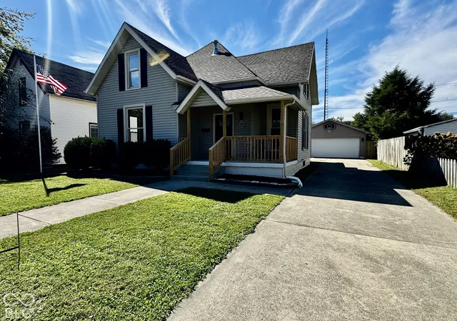 Photo 3 of Single family home for sale at 307 Meadow Ave, Crawfordsville, IN 47933 | MLS# 22128592 | Listing updated on 2026-09-30