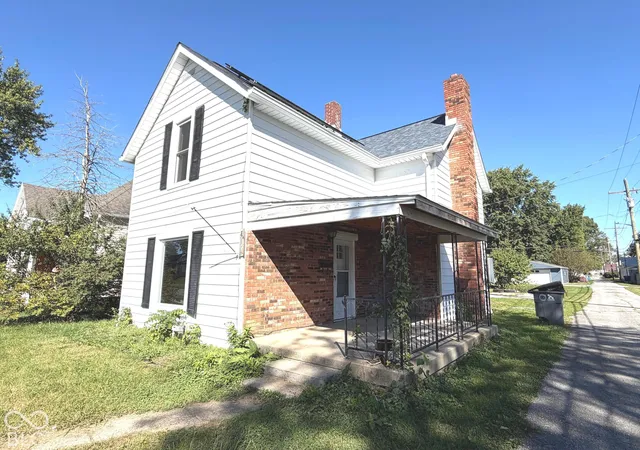 Photo 2 of Single family home for sale at 820 W 9th Street, Rushville, IN 46173 | MLS# 22128593 | Listing updated on 2026-09-30