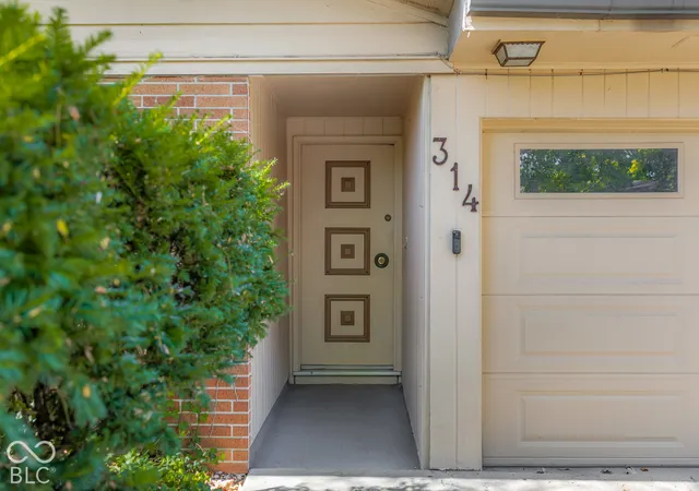 Photo 2 of Single family home for sale at 314 Flatrock Dr, Columbus, IN 47201 | MLS# 22128594 | Listing updated on 2026-09-30