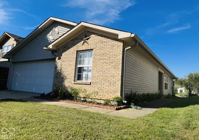 Photo 1 of Single family home for sale at 614 Deer Trl, Indianapolis, IN 46217 | MLS# 22128595 | Listing updated on 2026-10-07