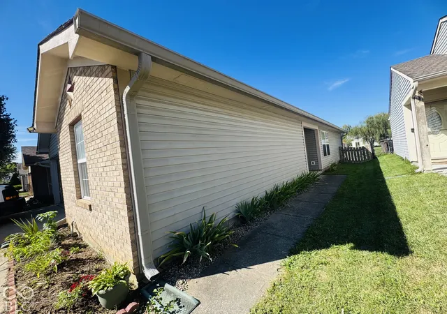 Photo 4 of Single family home for sale at 614 Deer Trl, Indianapolis, IN 46217 | MLS# 22128595 | Listing updated on 2026-10-07
