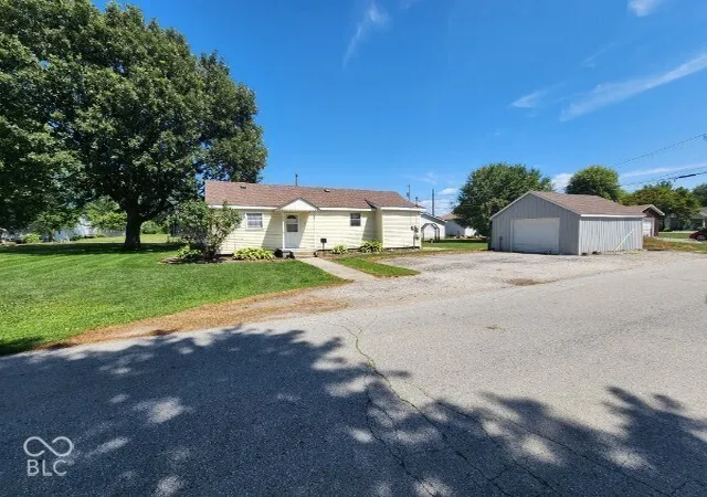 Photo 2 of Single family home for sale at 621 W Superior St, Lebanon, IN 46052 | MLS# 22128600 | Listing updated on 2026-09-30