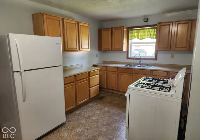 Photo 4 of Single family home for sale at 621 W Superior St, Lebanon, IN 46052 | MLS# 22128600 | Listing updated on 2026-09-30