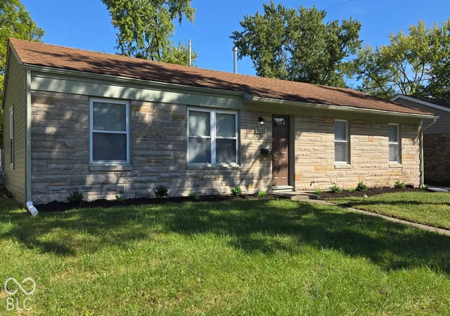 Photo 1 of Single family home for sale at 3425 Roseway Dr, Indianapolis, IN 46226 | MLS# 22128604 | Listing updated on 2026-09-30