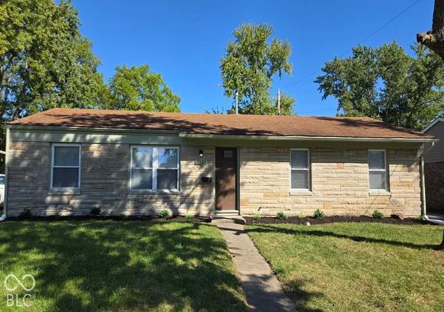 Photo 2 of Single family home for sale at 3425 Roseway Dr, Indianapolis, IN 46226 | MLS# 22128604 | Listing updated on 2026-09-30