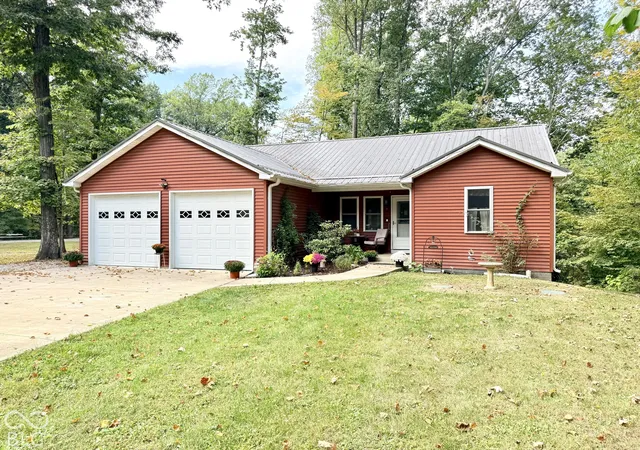Photo 1 of Single family home for sale at 2902 W Stratford Cir, Crawfordsville, IN 47933 | MLS# 22128605 | Listing updated on 2026-10-02
