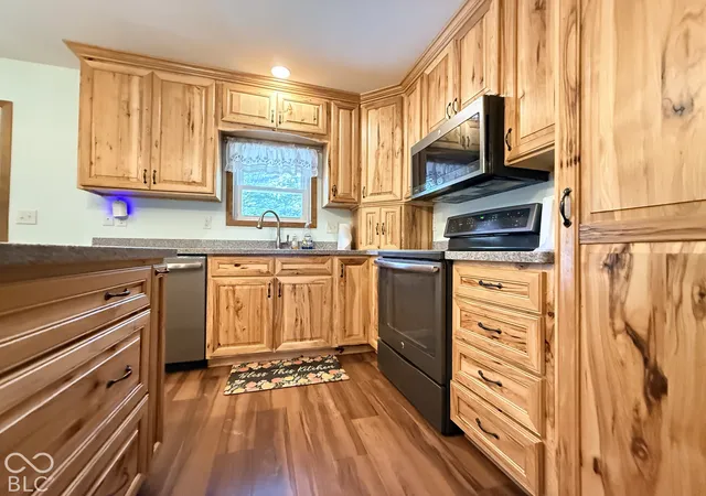 Photo 3 of Single family home for sale at 2902 W Stratford Cir, Crawfordsville, IN 47933 | MLS# 22128605 | Listing updated on 2026-10-02
