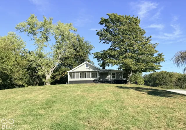 Photo 2 of Sale Pending at 5450 S State Rd 47, Crawfordsville, IN 47933 | MLS# 22128614 | Listing updated on 2026-10-03