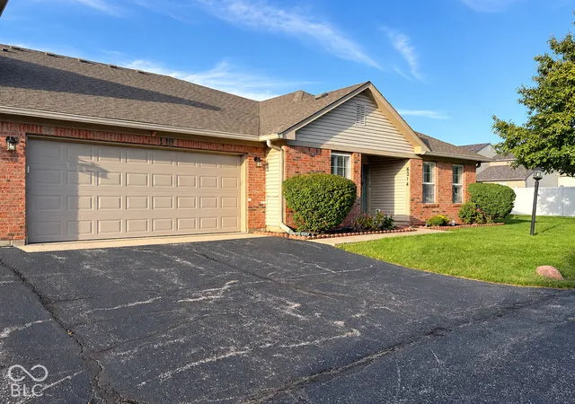 Photo 3 of Condo for sale at 6214 Rolling Meadow Ln, Indianapolis, IN 46237 | MLS# 22128616 | Listing updated on 2026-09-30