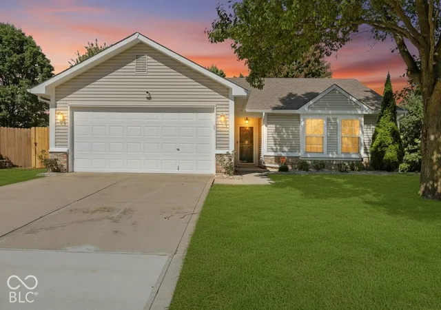 Photo 1 of Single family home for sale at 9904 Comb Run Ct, Avon, IN 46123 | MLS# 22128633 | Listing updated on 2026-10-01