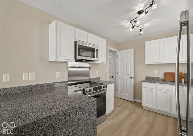 Photo 4 of Single family home for sale at 9904 Comb Run Ct, Avon, IN 46123 | MLS# 22128633 | Listing updated on 2026-10-01
