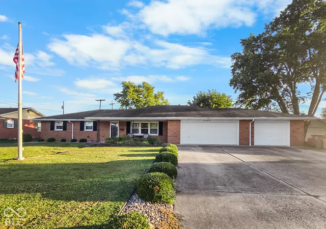 Photo 1 of Single family home for sale at 265 Taggart Dr, Seymour, IN 47274 | MLS# 22128635 | Listing updated on 2026-09-30